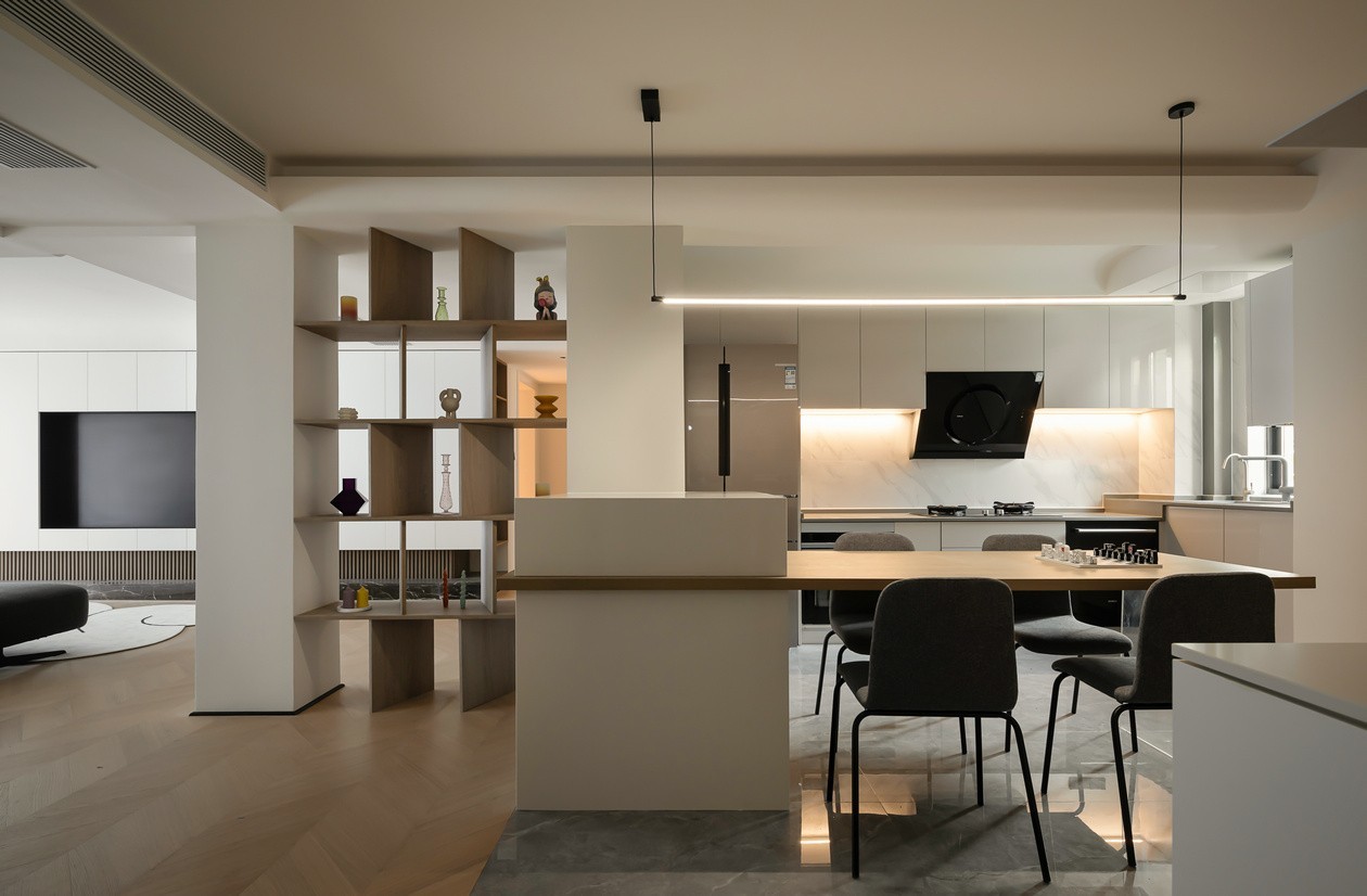 135㎡現(xiàn)代大平層裝修，充足的活動(dòng)空間