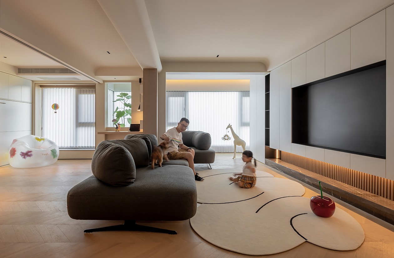 135㎡現(xiàn)代大平層裝修，充足的活動(dòng)空間