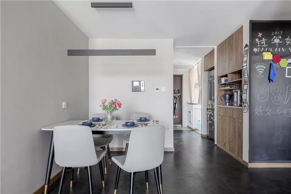 100㎡現(xiàn)代風(fēng)格裝修效果圖，臥室小衣帽間收納實用！