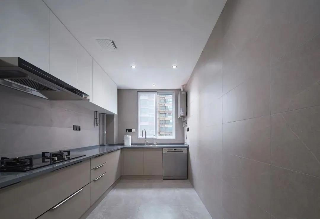 145㎡現(xiàn)代簡約風(fēng)格新房裝修，電視柜+隱藏門